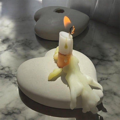 11:11 Vanilla Scented Candle + CAOS MOTE Cement Heart Holder
